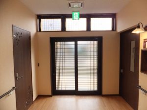 大正浪漫な広々廊下 グループホーム あずま野施設 大正浪漫な広々廊下