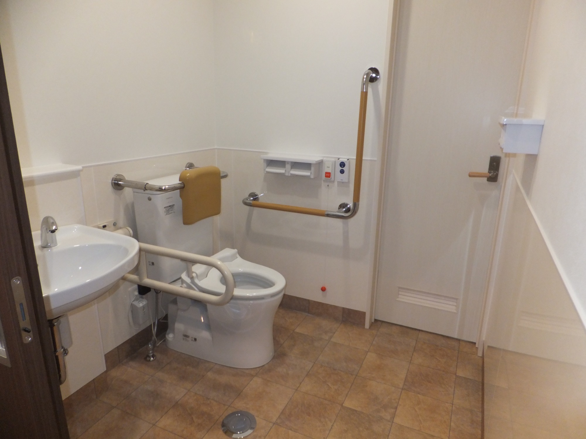 らくらく車椅子用トイレ